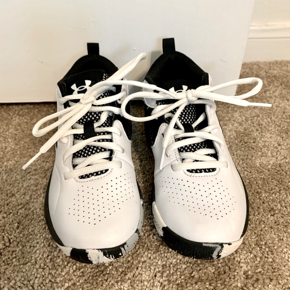 Under Armour Big Boy GS Lockdown 5 Basketball Sneakers